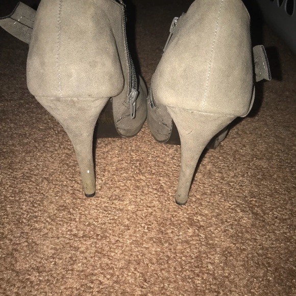 Grey Booties - Picture 3 of 4